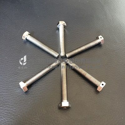 鈦合金螺絲產(chǎn)業(yè)面臨哪些機遇與挑戰(zhàn)？(圖1)